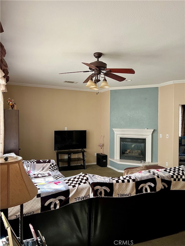 carpeted living room featuring ceiling fan and crown molding