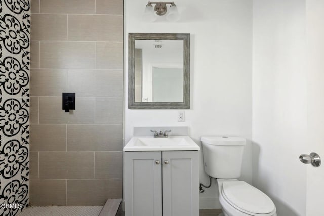 bathroom featuring toilet, curtained shower, and vanity