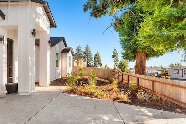 view of yard with a patio