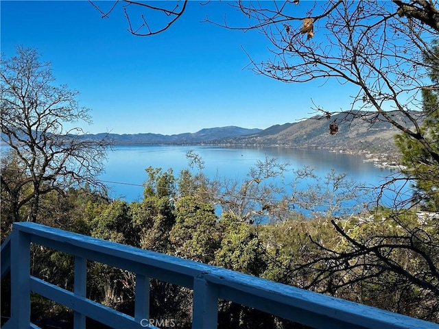 water view featuring a mountain view