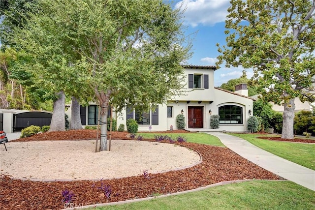 view of front of home featuring a front yard