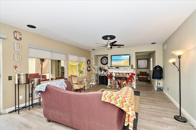 living room featuring light hardwood / wood-style floors and ceiling fan