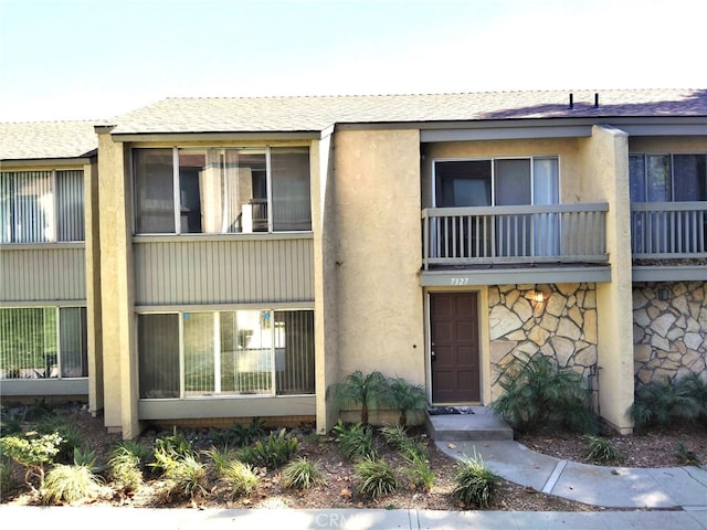 exterior space featuring a balcony