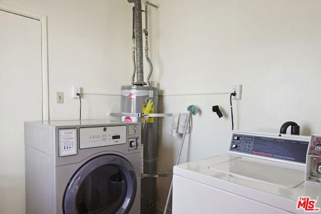 washroom featuring washer and clothes dryer