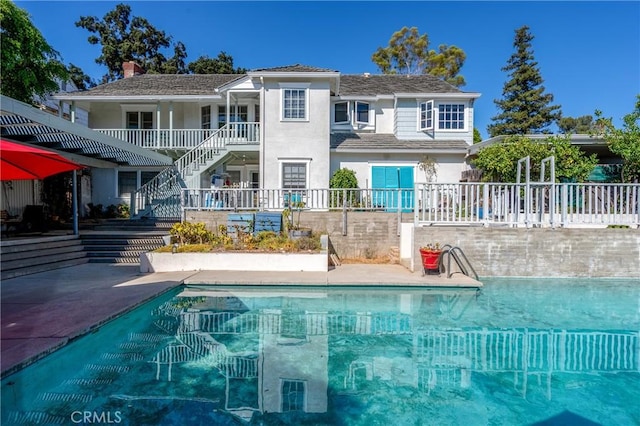 view of swimming pool featuring a patio