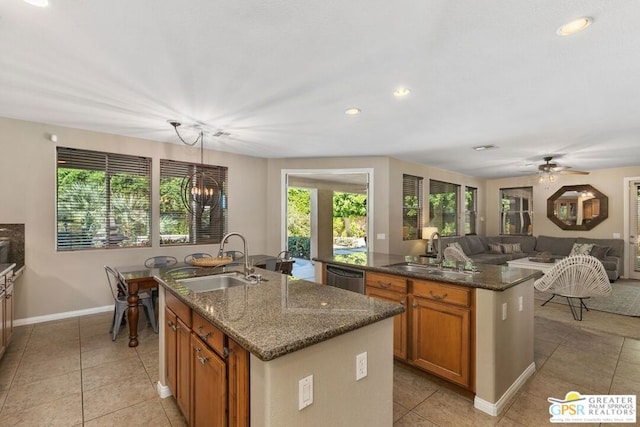 kitchen with a center island with sink, sink, and ceiling fan