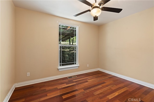 unfurnished room with dark wood-type flooring and ceiling fan