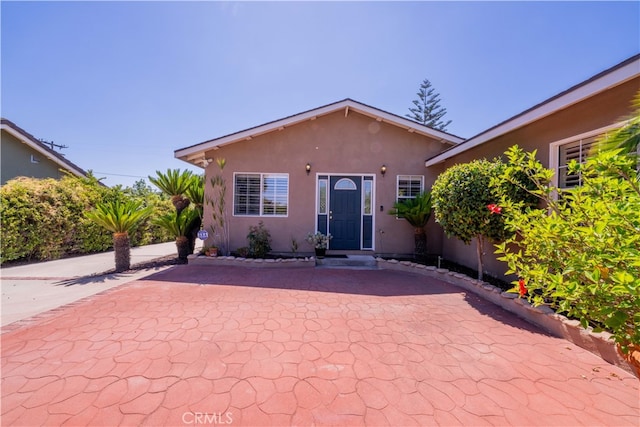 view of front of property featuring a patio