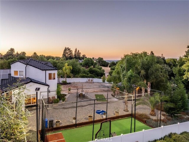 view of yard at dusk