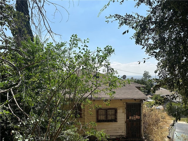 view of front facade with an outdoor structure