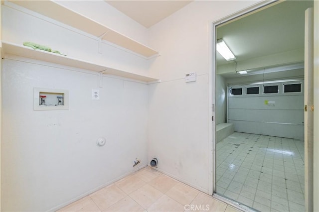 laundry area with gas dryer hookup, light tile patterned floors, and washer hookup