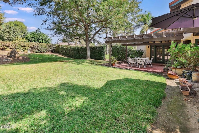 view of yard with a pergola