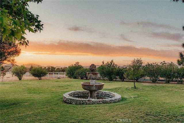 view of yard at dusk