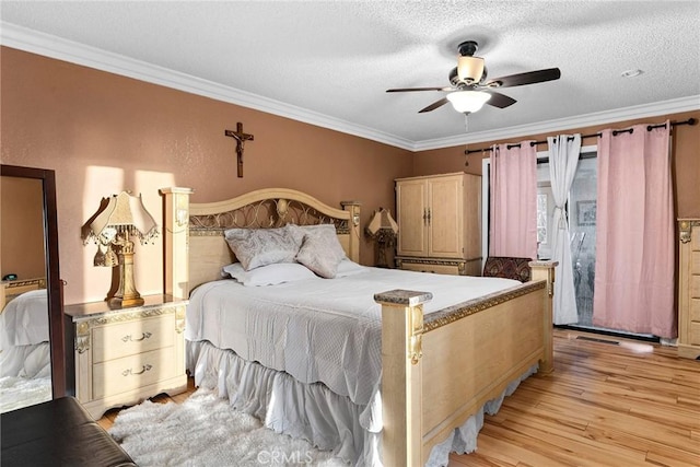 bedroom featuring ceiling fan, a textured ceiling, light hardwood / wood-style flooring, and crown molding