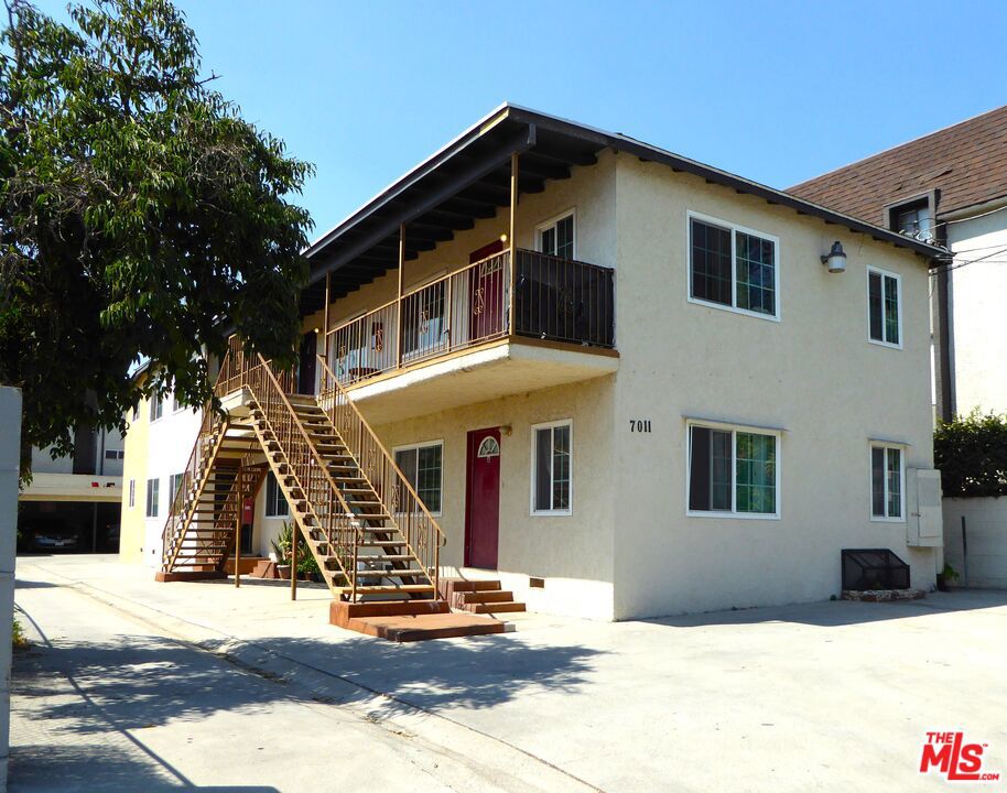 view of front of property with a balcony