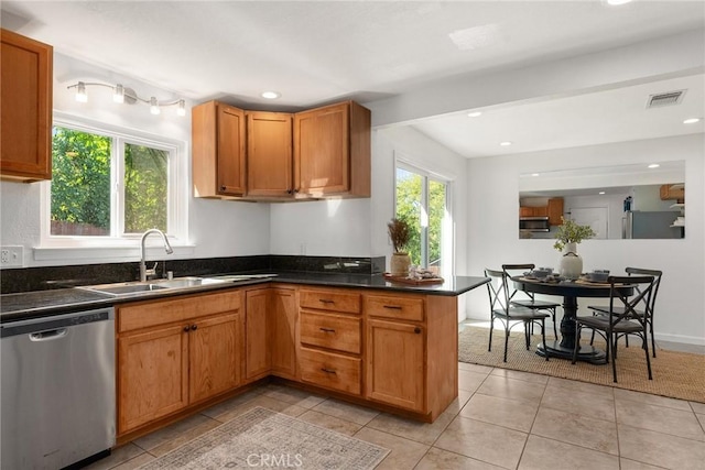 kitchen featuring light tile patterned flooring, appliances with stainless steel finishes, kitchen peninsula, and sink