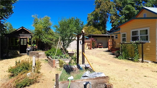 view of yard with a garden