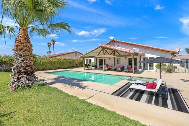 view of swimming pool featuring an outdoor living space, ceiling fan, and a patio area