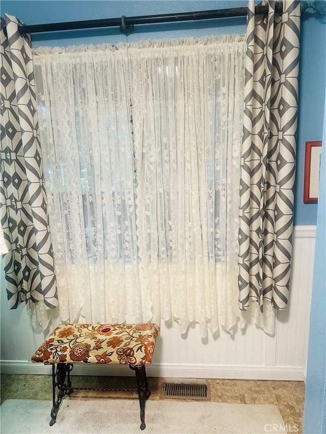 179 Golf Course Rd, Lake Arrowhead, CA 92317 - detailed view of baseboards and wainscoting