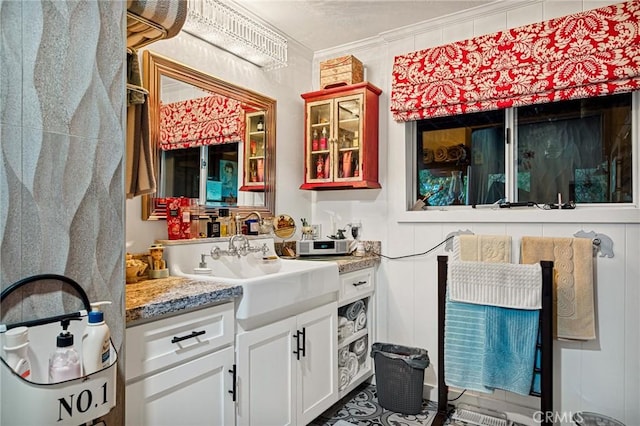 179 Golf Course Rd, Lake Arrowhead, CA 92317 - view of indoor wet bar