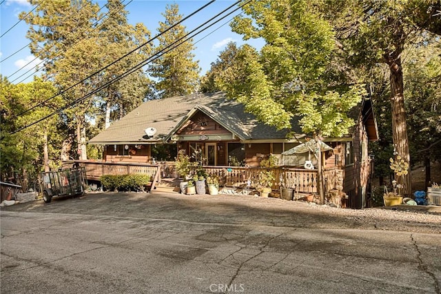 179 Golf Course Rd, Lake Arrowhead, CA 92317 - chalet / cabin featuring a shingled roof