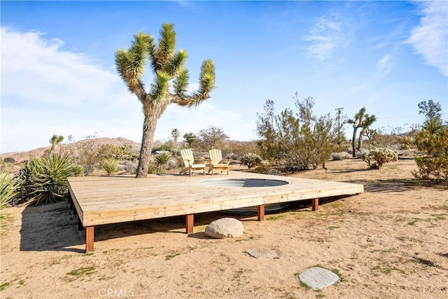 view of yard with a mountain view