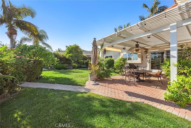 view of yard with ceiling fan, a pergola, and a patio