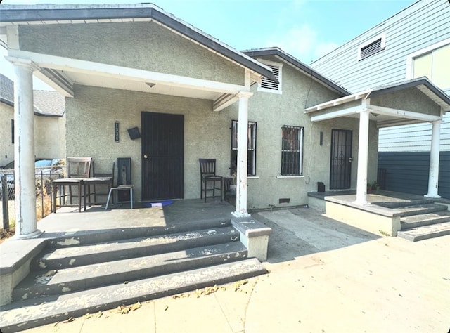 view of front of home featuring a patio area