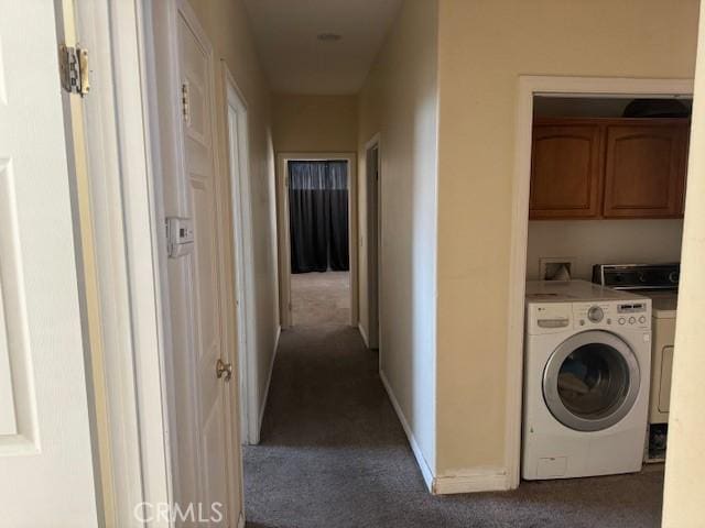 clothes washing area featuring carpet floors, baseboards, cabinet space, and washing machine and clothes dryer