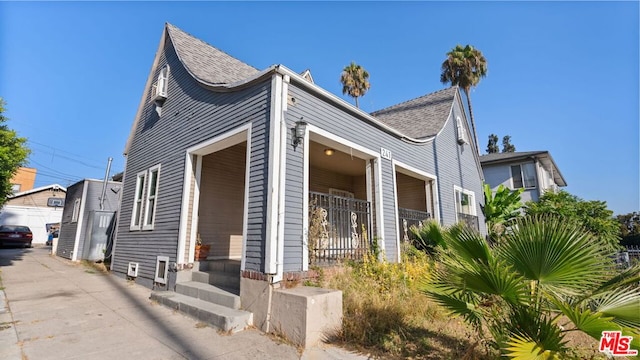 view of front of property