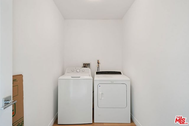 laundry room with washing machine and dryer