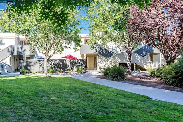 view of front of property with a front lawn