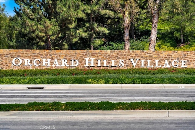 view of community / neighborhood sign