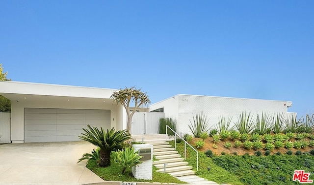 view of front facade featuring a garage