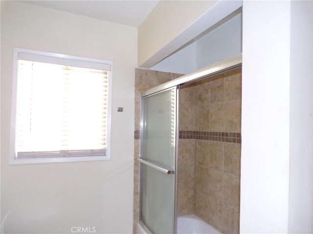 4066 Tenango Rd, Claremont, CA 91711 - full bath featuring shower / bath combination with glass door