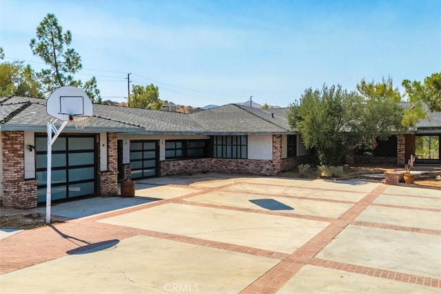 view of front of property featuring a garage