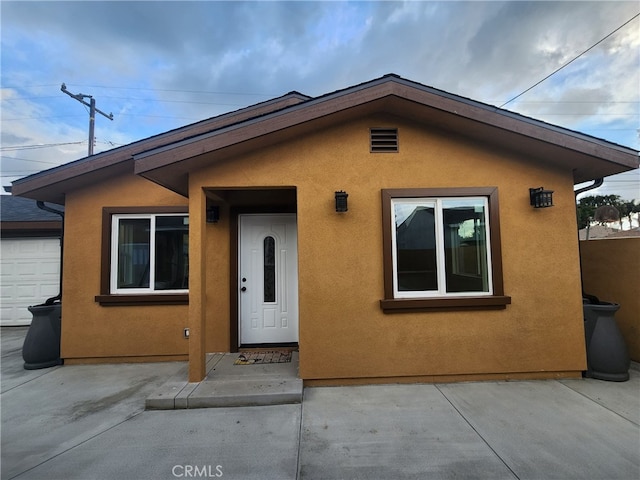 view of front of house with a garage