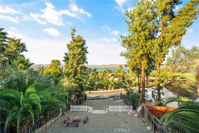 view of yard featuring a water view