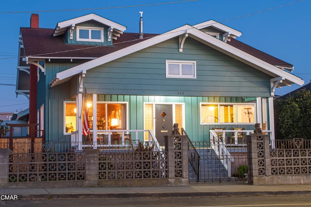 view of front facade with covered porch