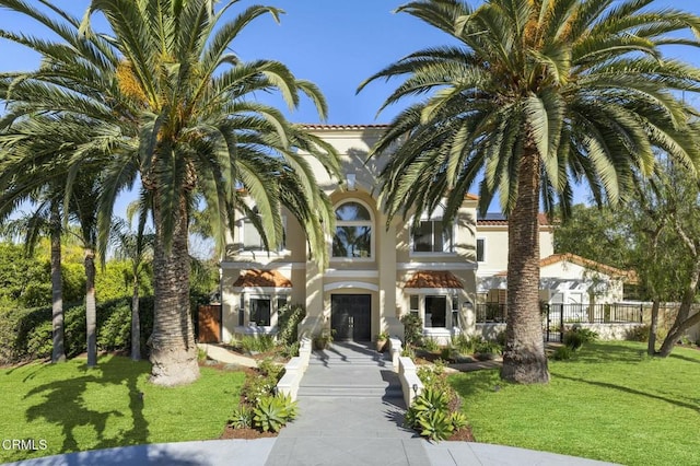 view of front facade with a front lawn