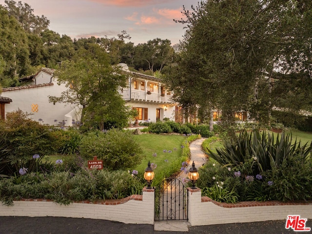 view of front of property