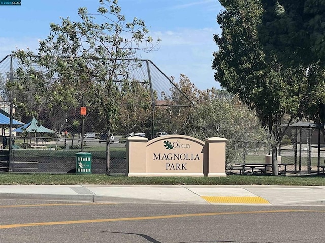 view of community / neighborhood sign