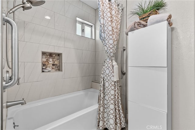 bathroom with shower / tub combo