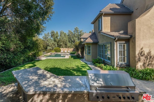 view of yard featuring a patio