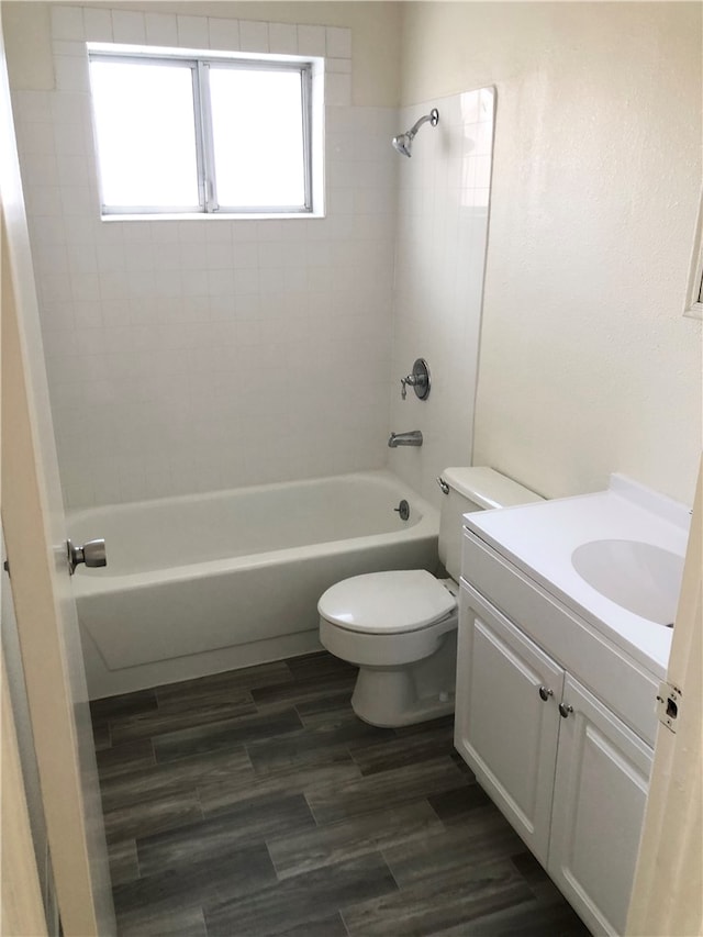 full bathroom with vanity, toilet, and tiled shower / bath