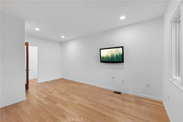 spare room featuring visible vents, recessed lighting, light wood-type flooring, and baseboards