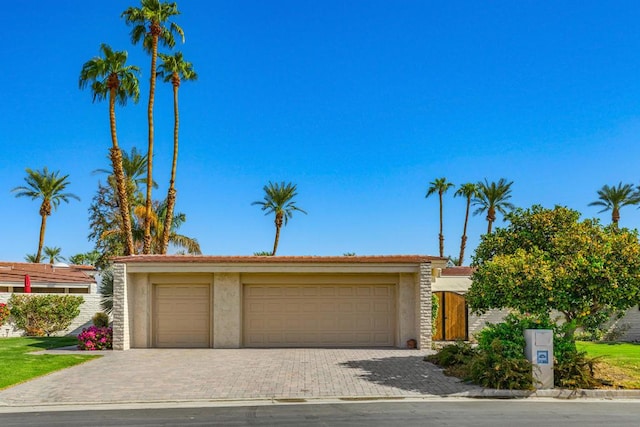 view of front of property featuring a garage