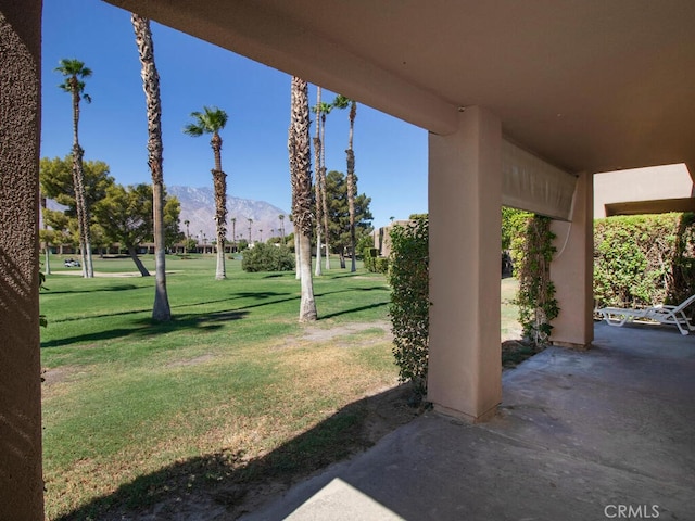 view of yard with a mountain view