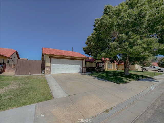 view of front facade featuring a front yard and a garage