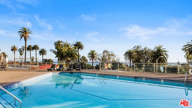 view of swimming pool